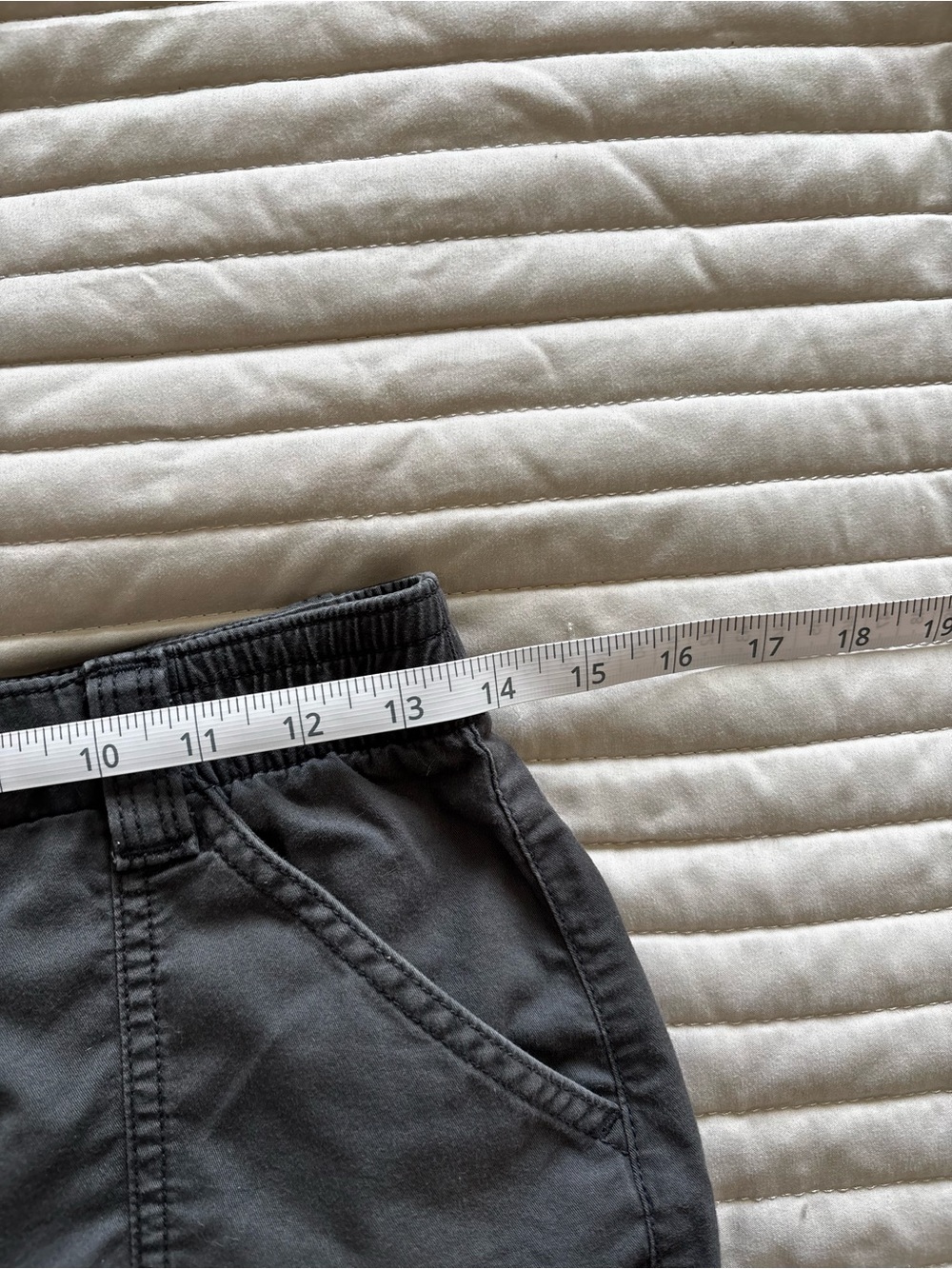 Hollister Gray Women's Cargo Shorts - Picture 5 of 7